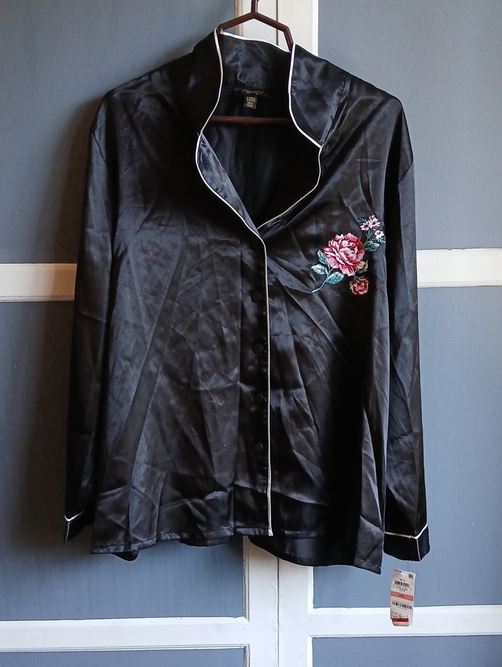 Thalia Sodi Black pajama top with rose print and buttons down the front